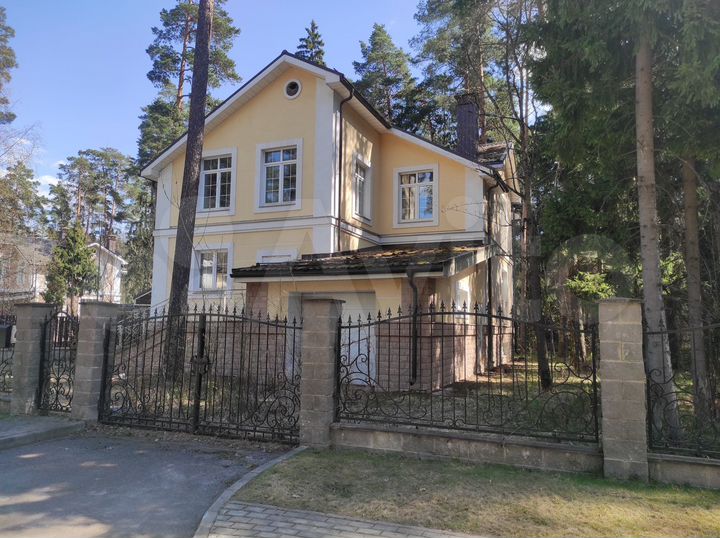 Дом 265 м² на участке 17 сот.