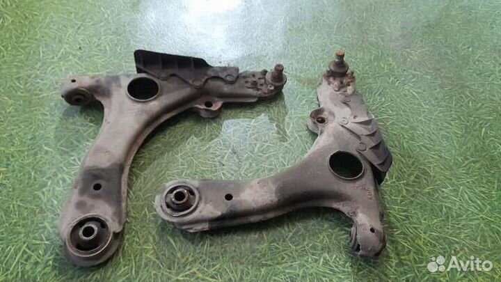 Рычаг подвески передний Volkswagen Passat B3 2.0