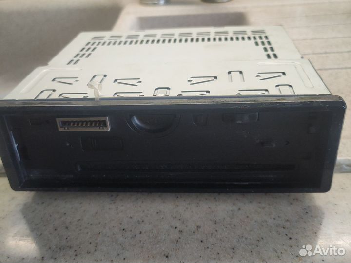 Магнитола supra работает