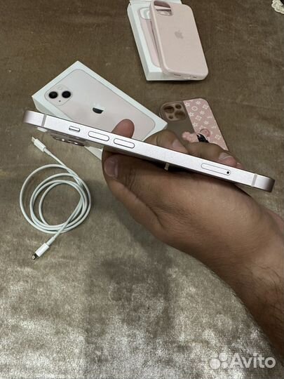 Телефон iPhone 13