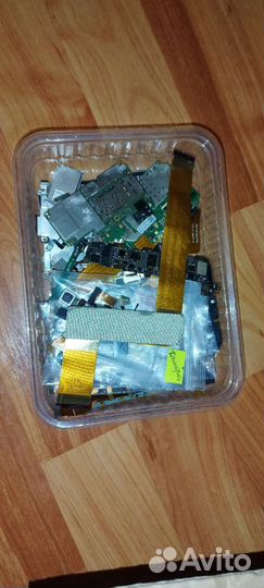 Телефоны и запчасти на него