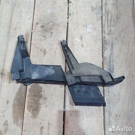 Кронштейн фары правый BMW X3 E83