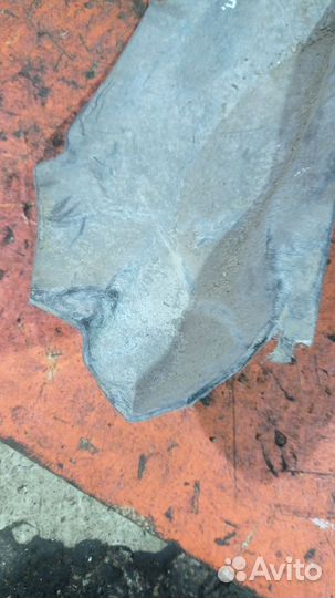 Подкрылок передний правый Джип Гранд Чероки 2