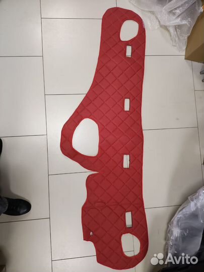 Ковер салона из искусственной кожи