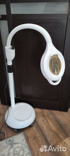 Косметологическая лампа лупа