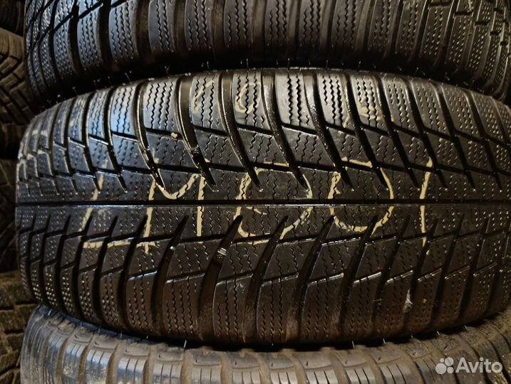 Bridgestone Blizzak LM-001 215/60 R16 97M