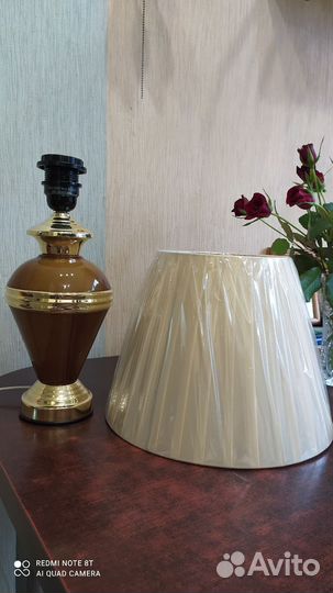 Лампа настольная с абажуром