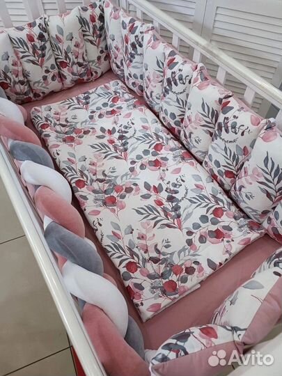 Комплект в кроватку для новорожденного