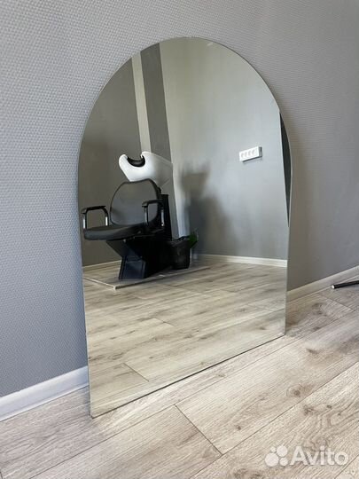 Зеркало с полочкой