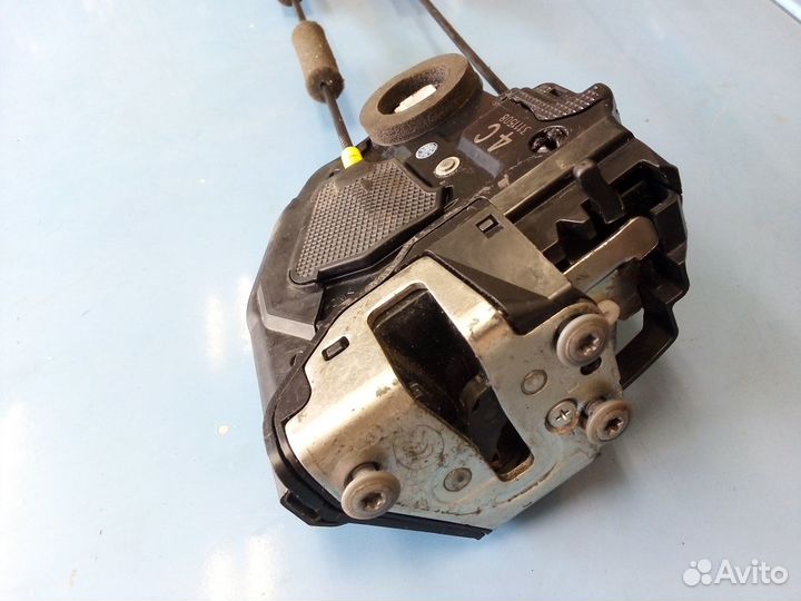 Замок задней левой двери на Тойота Камри V50