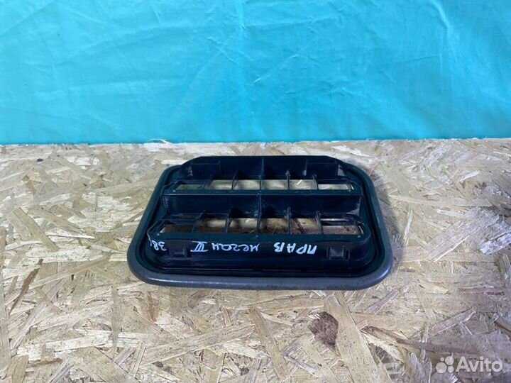 Решетка вентиляционная правая Renault Megan Iii