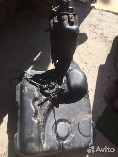 Безобак с насосом в зборе