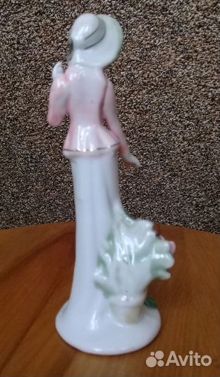 Статуэтка фарфоровая, девушка, Англия