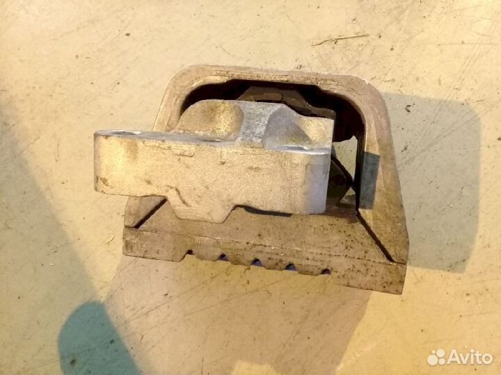 Опора двигателя (подушка двс) передняя правая 1K01