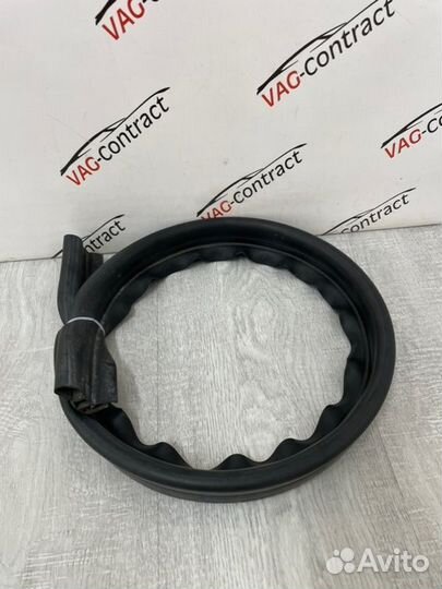 Уплотнитель жабо Audi A5 2.0 2011