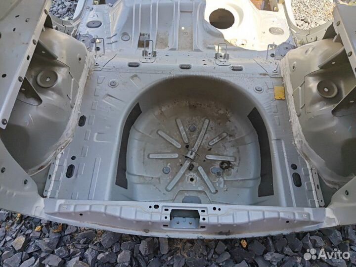 Пол багажника (тазик) и задняя панель LADA X-Ray