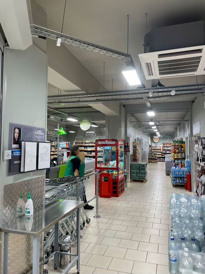 Продам торговое помещение, 2500 м²