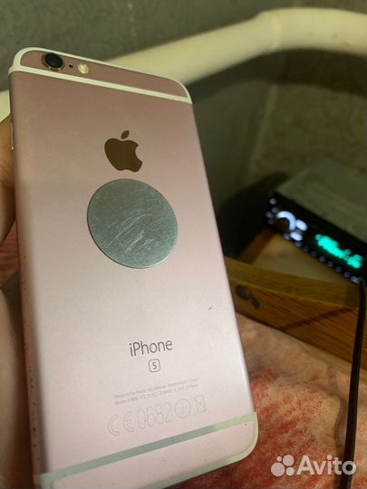 Телефон iPhone 6s