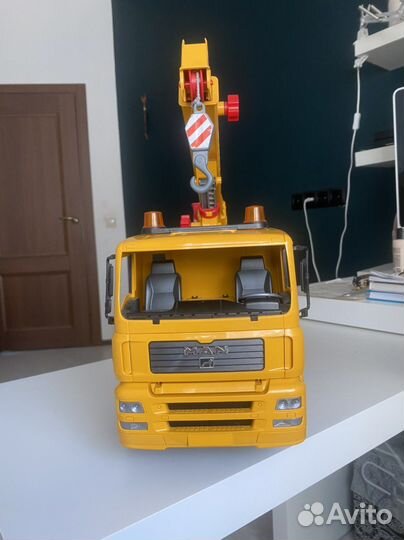 Подъёмный кран MAN от Bruder масштаб 1:16