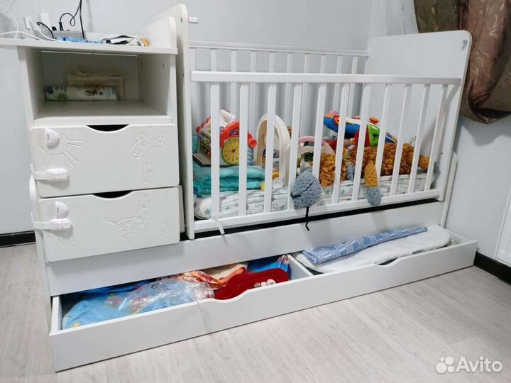 Детская кроватка с маятником с трансфоимер