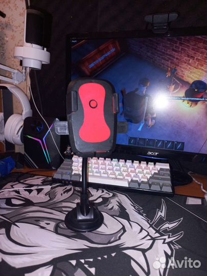 Подставка для телефона в машину