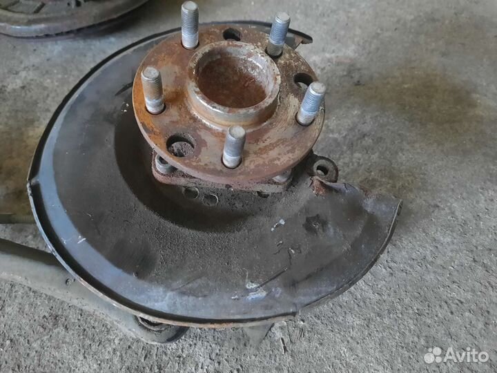 Кулак задний левый со ступицей Ford Mondeo 3