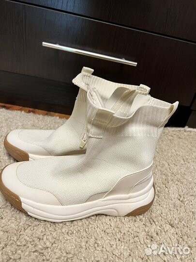 Кроссовки для девочки zara