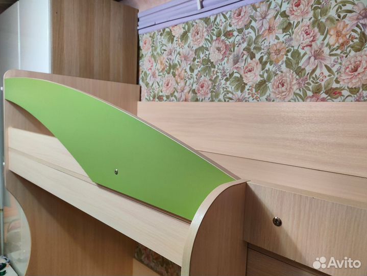 Кровать двухьярусная кровать чердак