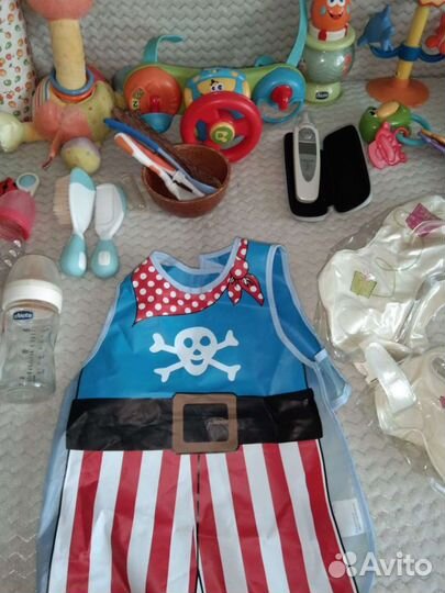 Стерилизатор, бутылки, игрушки пакетом