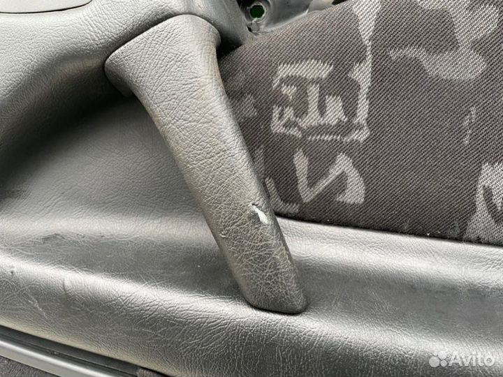 Обшивка двери задняя правая Mercedes-Benz E-Class