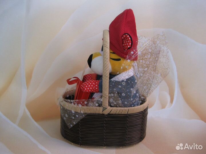 Подарок (игрушка+корзинка)