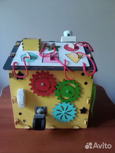 Бизиборд домик