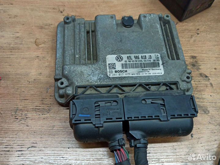 Эбу Skoda superb 2.0 TDI clja 03L 906 018 JD