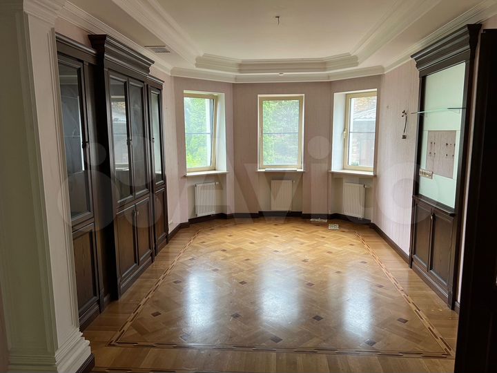 Дом 800 м² на участке 15 сот.