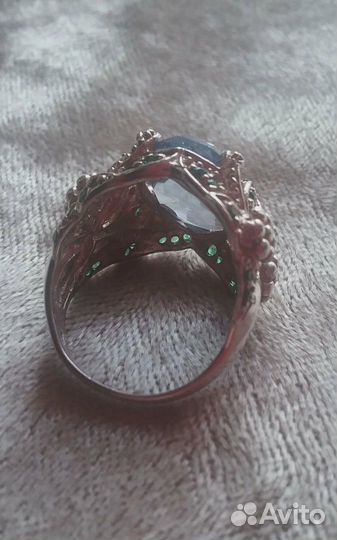 Серебряный перстень с топазом и цирконами.16,5-17