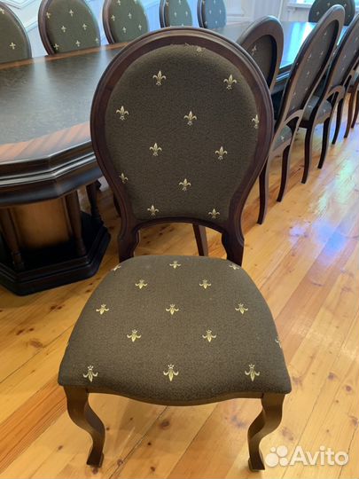 Стол и стулья