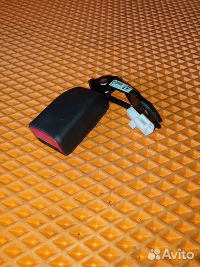 Ответная часть ремня безопасности Mazda 3