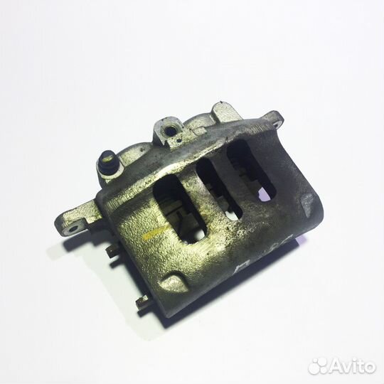 Суппорт передний правый Chrysler Pacifica