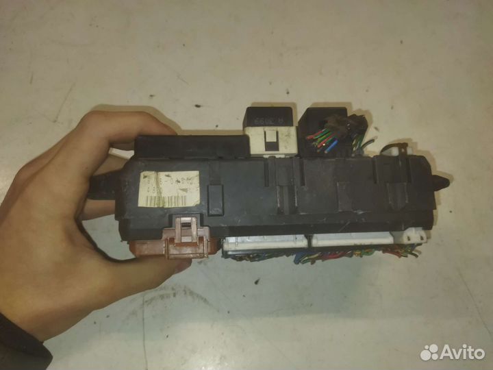 Блок предохранитель Mitsubishi Carisma 1999-2003