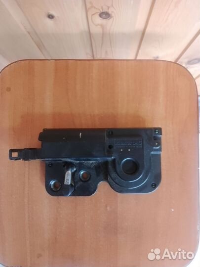 Доводчик двери крышки багажника volkswagen touareg