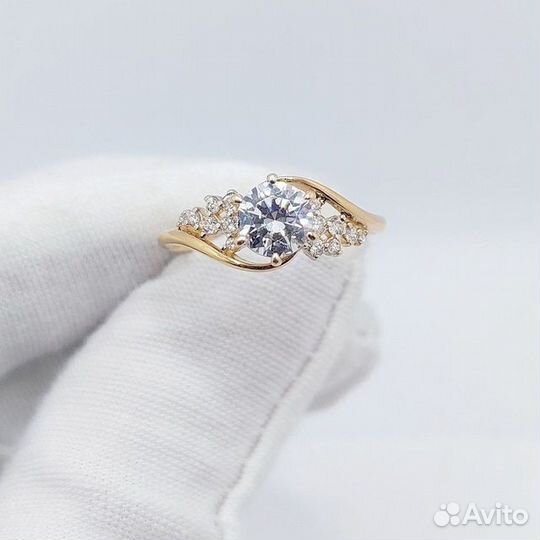 Золотое кольцо с камнем 18,5р
