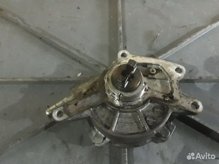 Вакуумный насос Mercedes Vito W639 3.0 OM642 2008