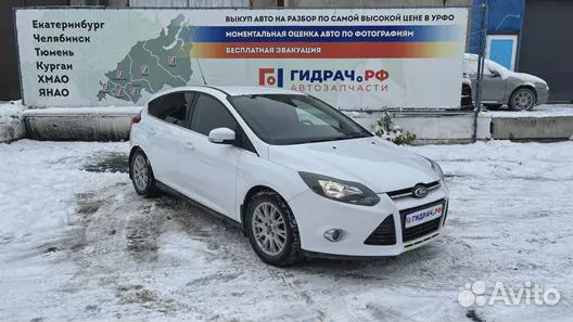 Обшивка багажника левая средняя Ford Focus 3 17421