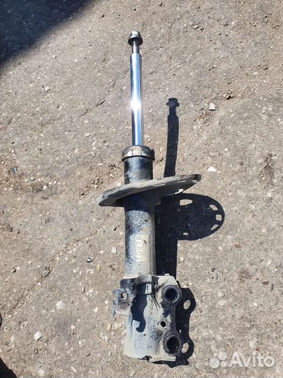 Стойки б.у на тойоту королу