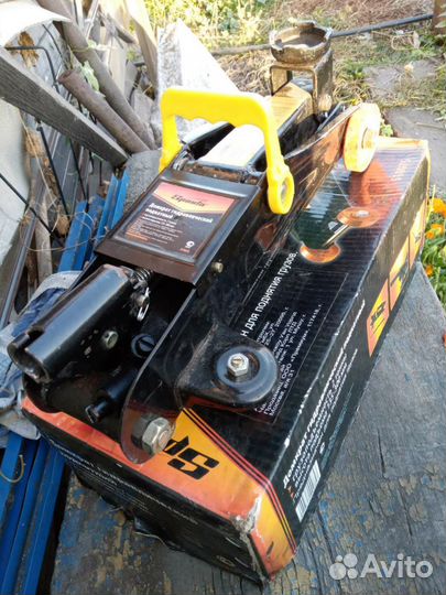 Домкрат гидравлический подкатной 2т