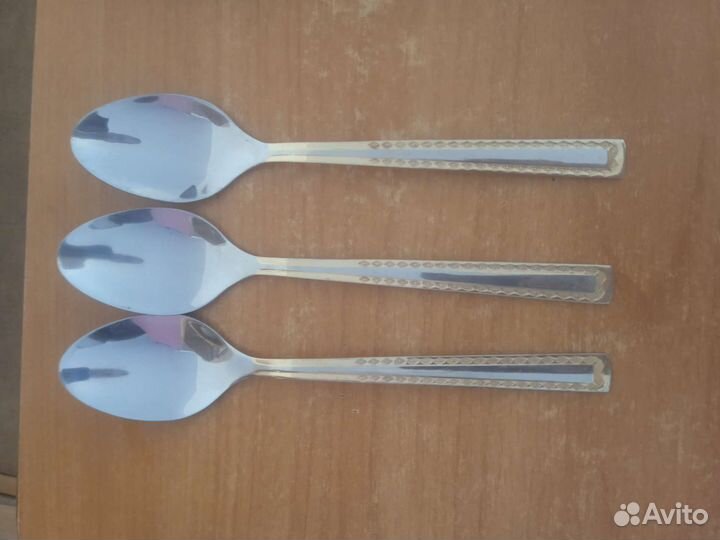 Столовые приборы, ложки, вилки, ножи