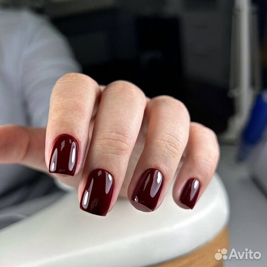 Модель на маникюр