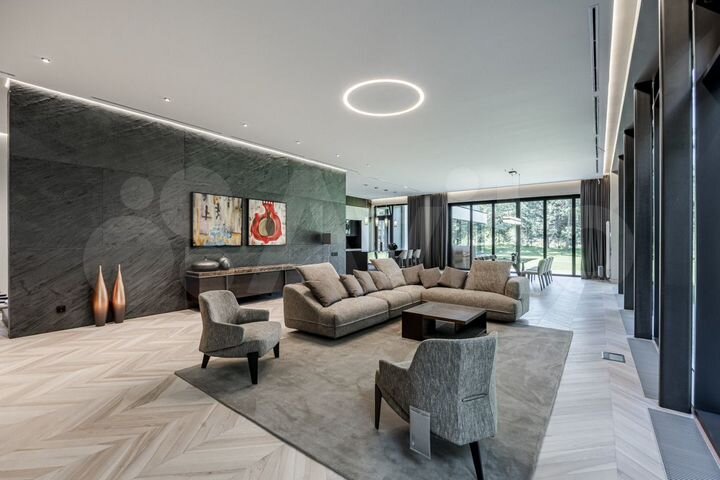 Коттедж 850 м² на участке 20 сот.