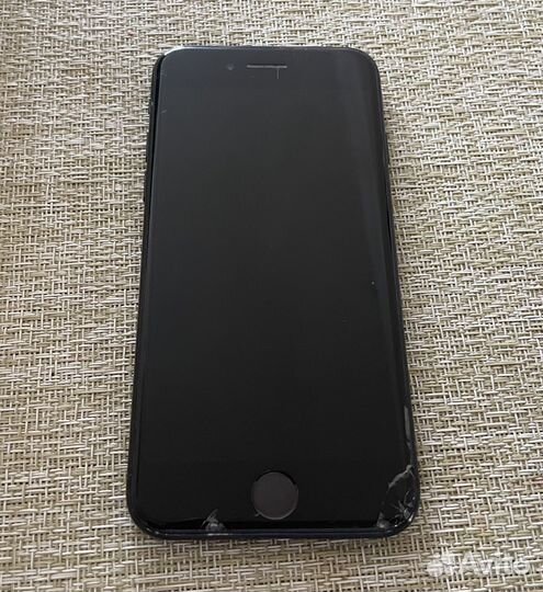 Телефон iPhone SE 2020