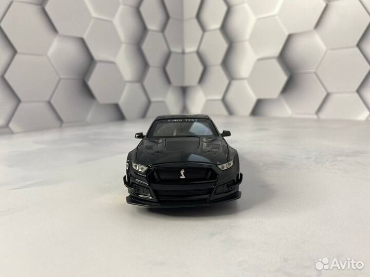 Модель машины Mustang Shelby GT500 чёрная 1:32